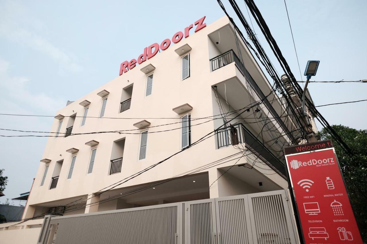 Hotel Reddoorz Near Taman Palem Yakarta Exterior foto